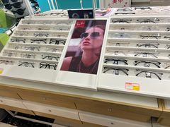 -英伦眼镜蔡司依视路折扣店(通州万达店)