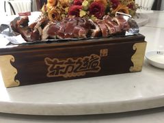 -东方之猪四更烤乳猪(金垦总店)