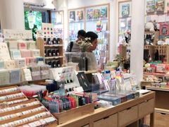 -猫的天空之城概念书店(杭州南宋御街店)