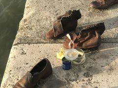 -多瑙河畔鞋履雕塑