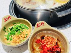 -三人行骨头王火锅(长寿店)
