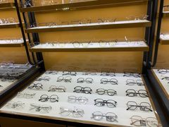 -罗伯特眼镜·蔡司官方授权(罗湖国贸店)