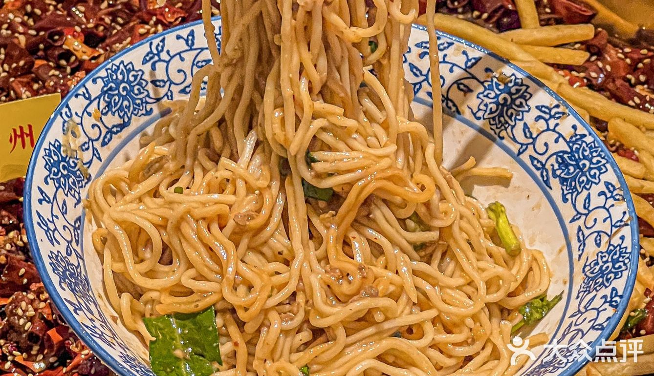 一定要来吃‼️广州这家比脸盘还大的辣子鸡🐔