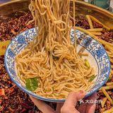 一定要来吃‼️广州这家比脸盘还大的辣子鸡🐔