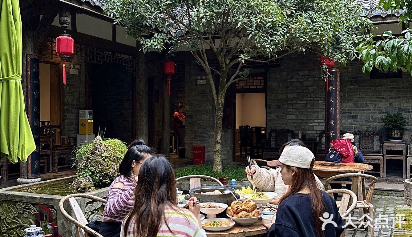 成都！一家超难找却好吃到爆陶罐鸡汤[流泪][流泪]