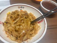 顺溜刀削面-顺溜·手工刀削面·黑金店(铜锣湾店)