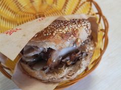 -洪峰浩老北京烧饼夹肉(角门路店)