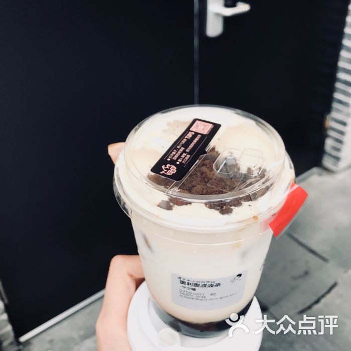 喜茶(银泰in77黑金店)图片 - 第1张