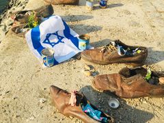 -多瑙河畔鞋履雕塑