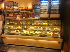 面包甜点陈列柜-老佛爷饼店