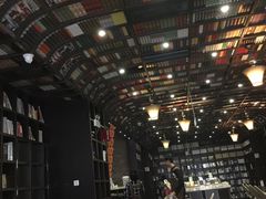 -钟书阁(松江泰晤士小镇店)