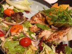 炭烤卡真鸡肉菠萝沙拉-blue frog蓝蛙(长泰广场店)