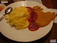猪排蛋包饭-玛格萝妮比萨屋(四平店)