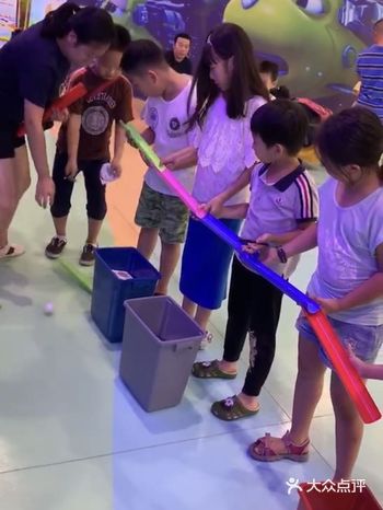 一直很怀念新业广场的儿童乐园，因为那里停车特别好停