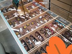 -博士眼镜集团石人工眼镜(虹口万泰店)