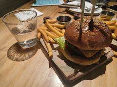 -三勾JJJ Burger&Coffee(梅溪湖店)