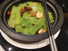 马仕年金牌生焗荷兰豆煲-马仕玖煲·融合菜·酥不腻烤鸭(人大店)