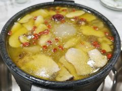 松茸炖石锅鸡-绿色墨脱石锅城