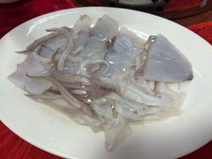 鲜鱿鱼-花苑美食横琴生蚝火锅(拱北粤华路店)
