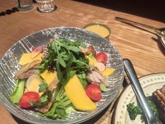 芒果烤鸡藜麦沙拉蜂蜜芥末汁-MR.ROCKY洛奇先生·西餐&酒吧(太古仓店)