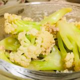 材料：花菜、里脊肉  步骤： 1、里脊肉切成丝