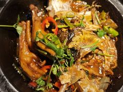 红烧鱼头凤爪-周家二小姐的菜(西津渡店)