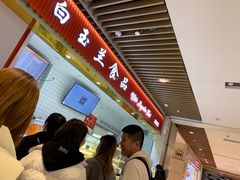 等位区-白玉兰食品甜凤店(合生汇店)