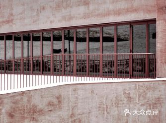 在这个项目中，Pedevilla Architects 设计