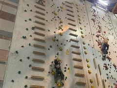 -山之巅攀岩馆(太古城店)