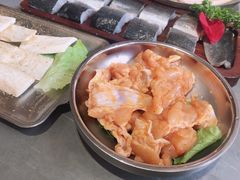 -围炉肉舍•炭烤活鳗•丹东海鲜烤肉(步行街店)
