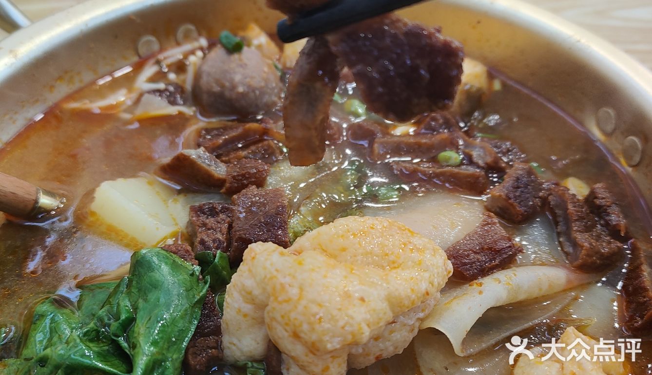 因为我最近很喜欢吃脆哨。端上来比较小的一碗捞饭