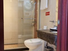 -怡莱酒店(上海大学店)