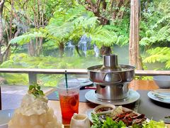 -Chom Cafe and Restaurant