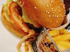 牛肉汉堡-WOLFGANG PUCK KITCHEN & BAR(迪士尼小镇店)