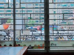靠窗位-沙湾姜撞奶甜品店(昌岗中路店)