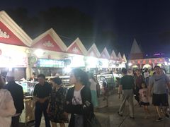 -布尔津河堤夜市