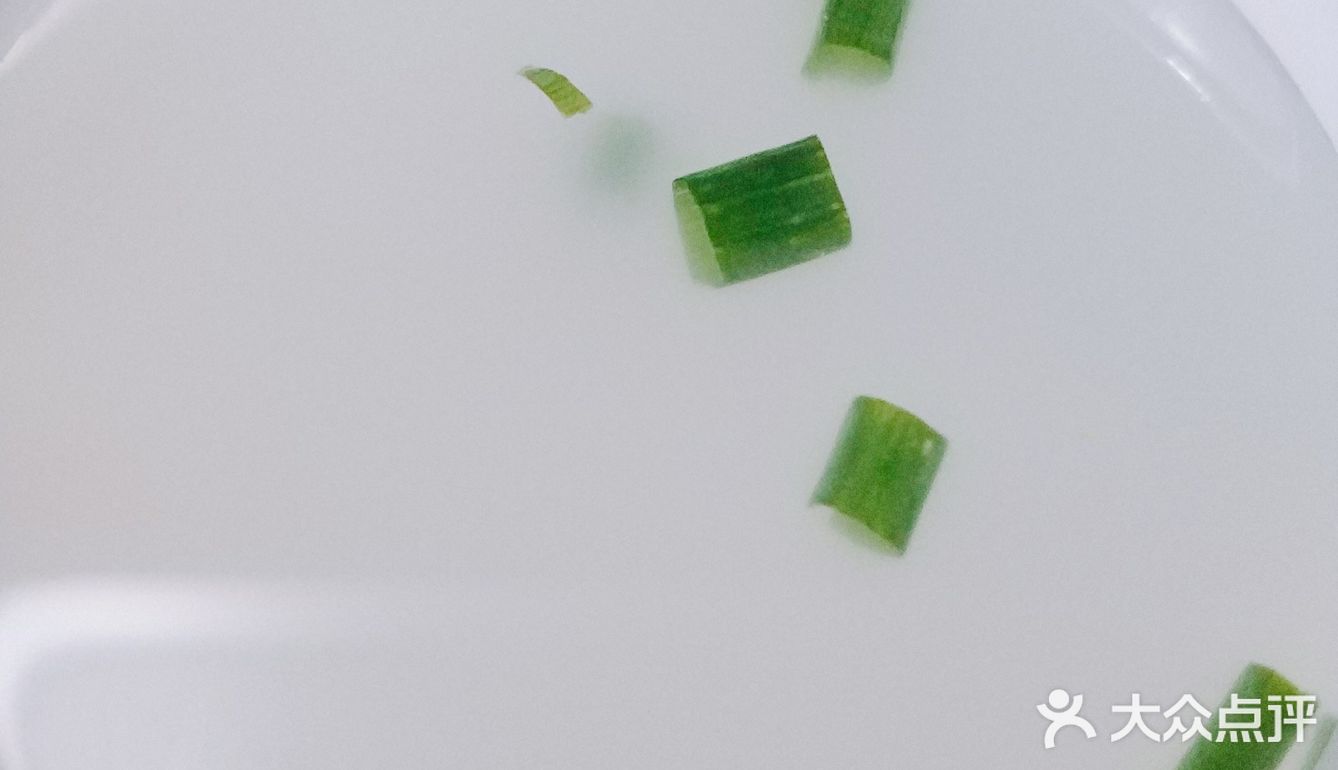 微辣的。吃之前要先拌一下