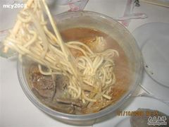 热乎乎的沙茶面-黄则和花生汤店