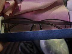 -目上眼镜·蔡司依视路授权(青浦宝龙店)