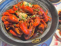 -肥肥虾庄·金牌油焖大虾(汉街SKP店)