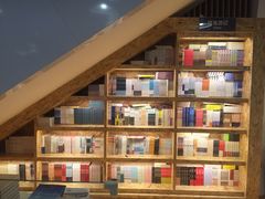 -新华里咖啡书吧(新华书店小寨店)