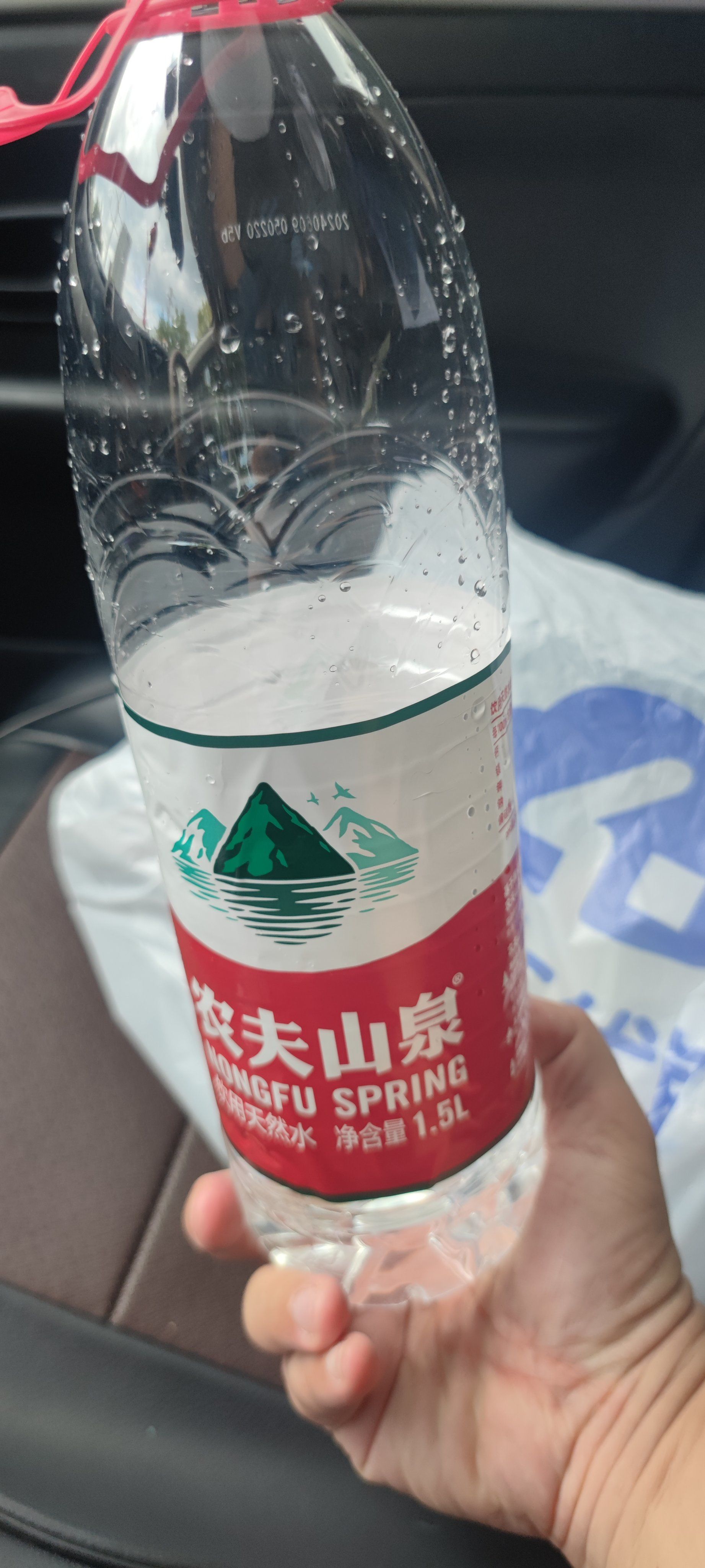 买了8瓶ad钙奶,一大瓶水,一根冰棒,7