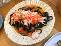 阿拉斯加蟹肉配海胆酱墨鱼汁意面-CHILLAX轻乐时(侨建·Hi City店)