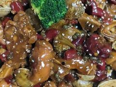 -亚伟瓦罐面美食城(淇县总店)