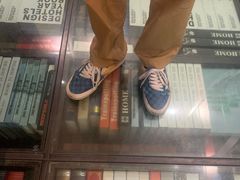 -钟书阁(松江泰晤士小镇店)