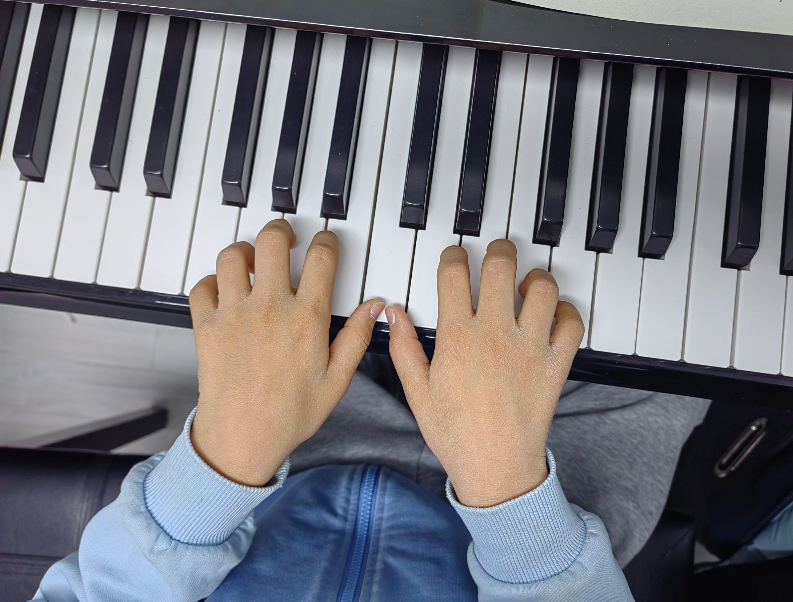 波浪般的钢琴手指练习