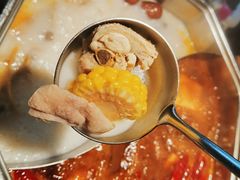 新草堂太极锅（银杏胡椒猪肚鸡/川娘牛油香辣锅）-新草堂锅物料理(泉城路店)