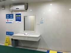 换衣间-同人紫荆文体中心·游泳馆(紫荆大厦店)