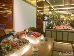 -大中华希尔顿酒店-念自助餐·嗨啤·小龙虾