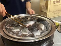 -围炉肉舍•炭烤活鳗•丹东海鲜烤肉(步行街店)